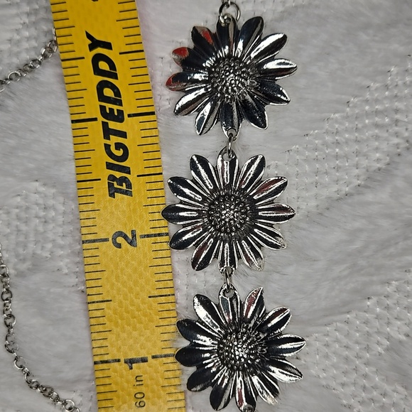 Sunflower Necklace - Picture 3 of 4
